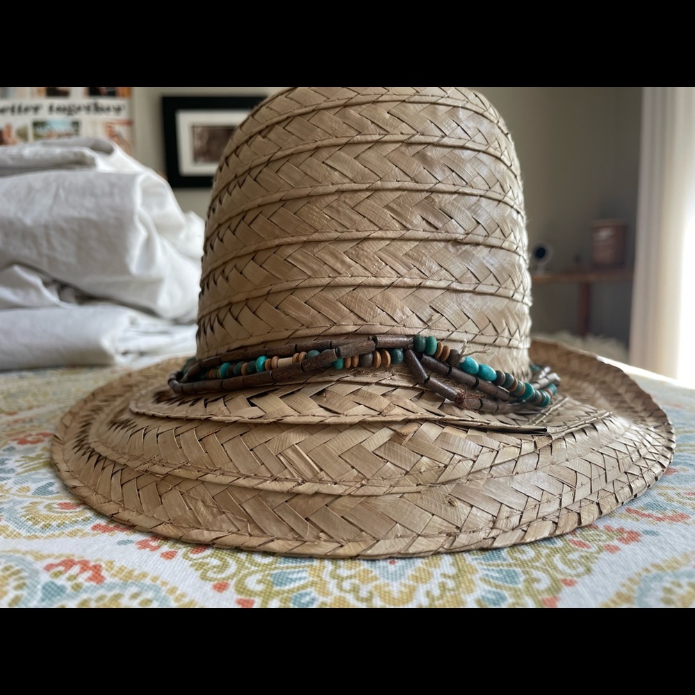 Kooringal hat - never worn- nwot